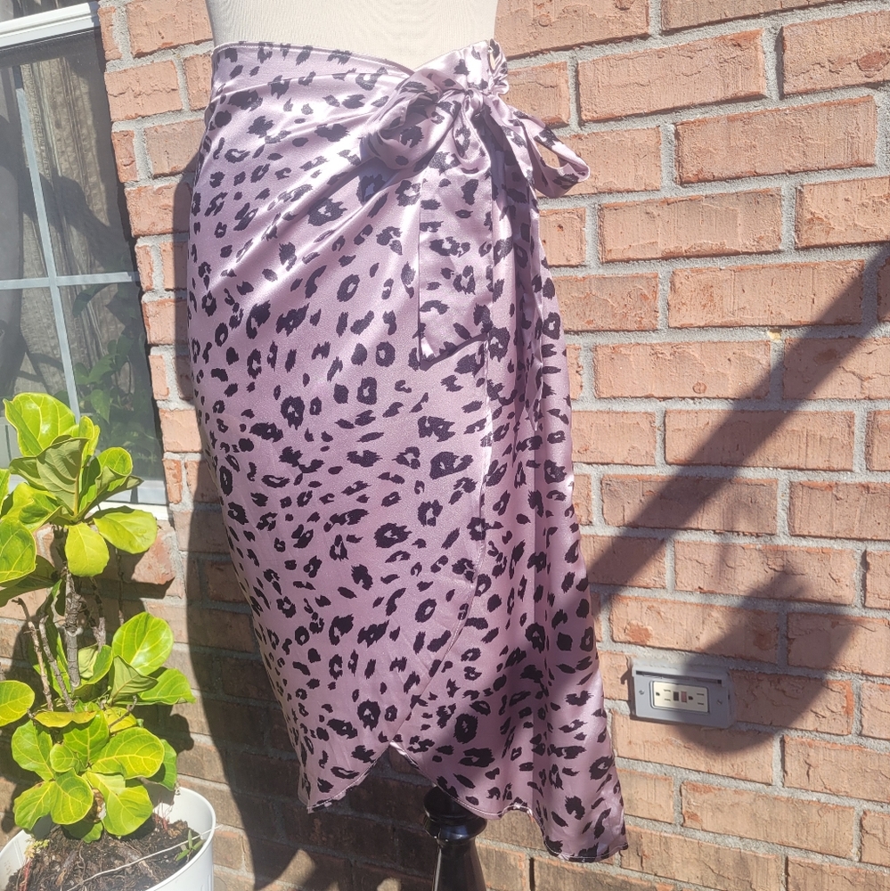 Nasty Gal Pink Leopard Print Wrap Skirt - Picture 2 of 13